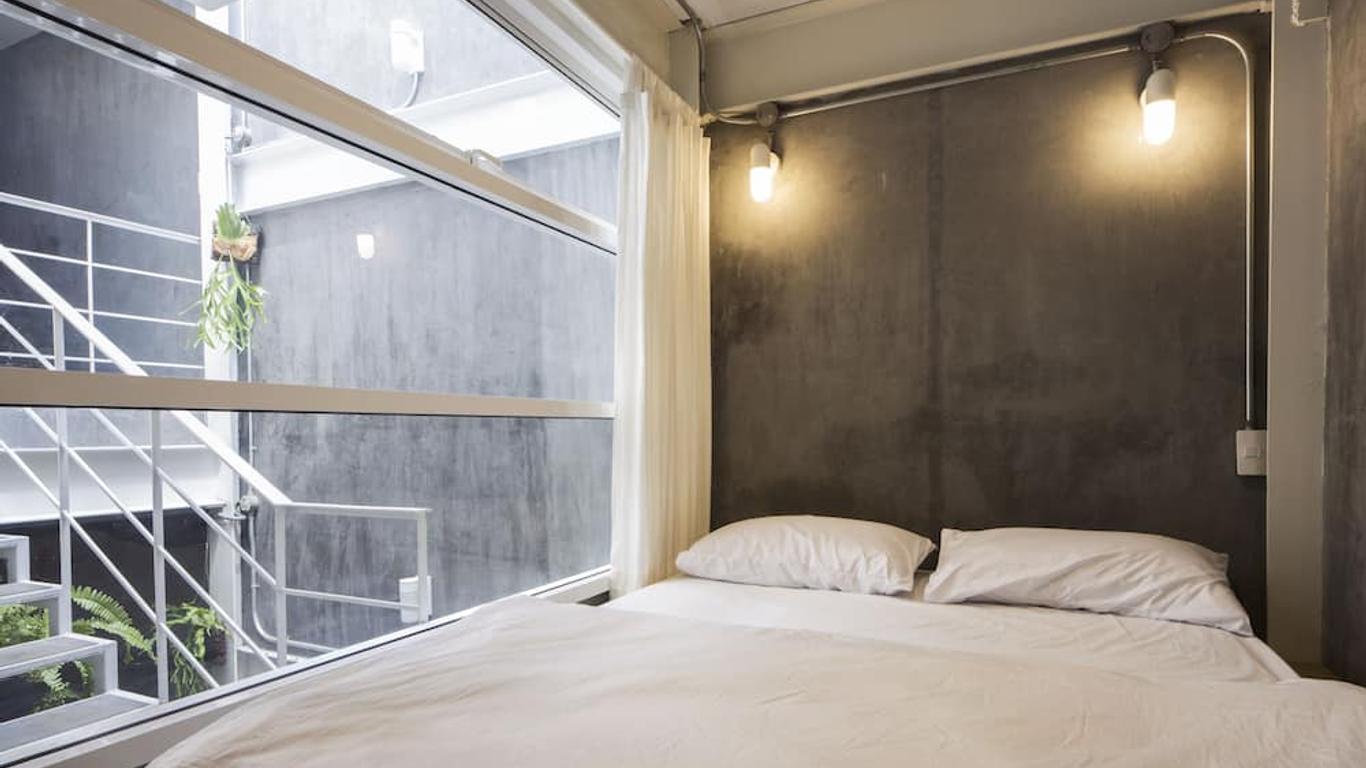 On The Bed Hostel