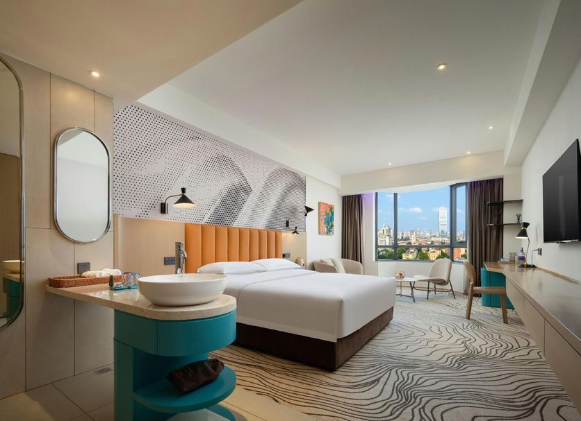Shijiazhuang Ximei Hotel room with city view, king bed, desk, and modern bathroom