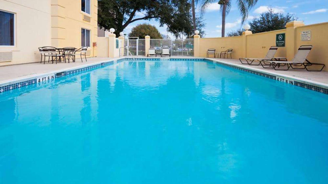 La Quinta Inn & Suites by Wyndham Lakeland East