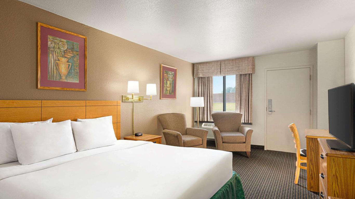 Travelodge by Wyndham Wellington KS