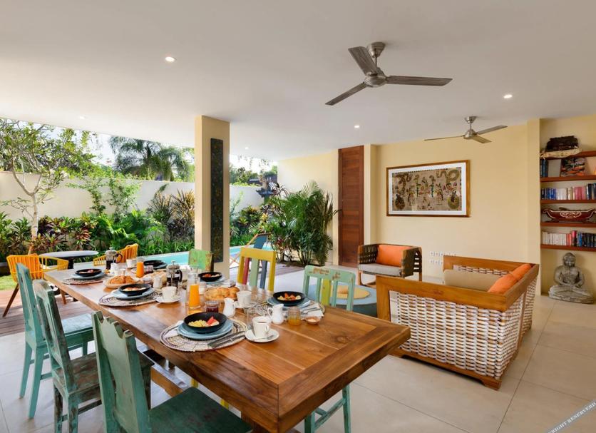 Dining room Photo