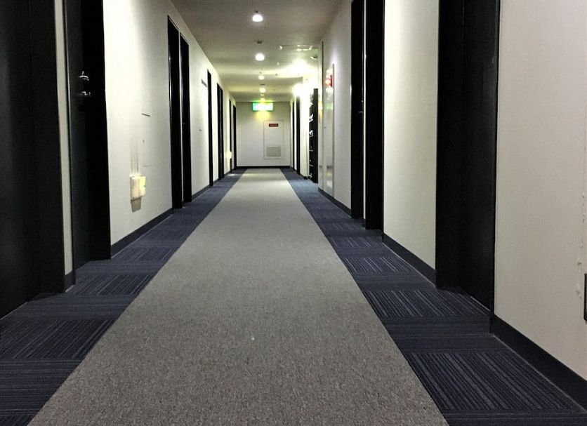 Hotel 1-2-3 Kurashiki hallway with carpeted corridor and doors