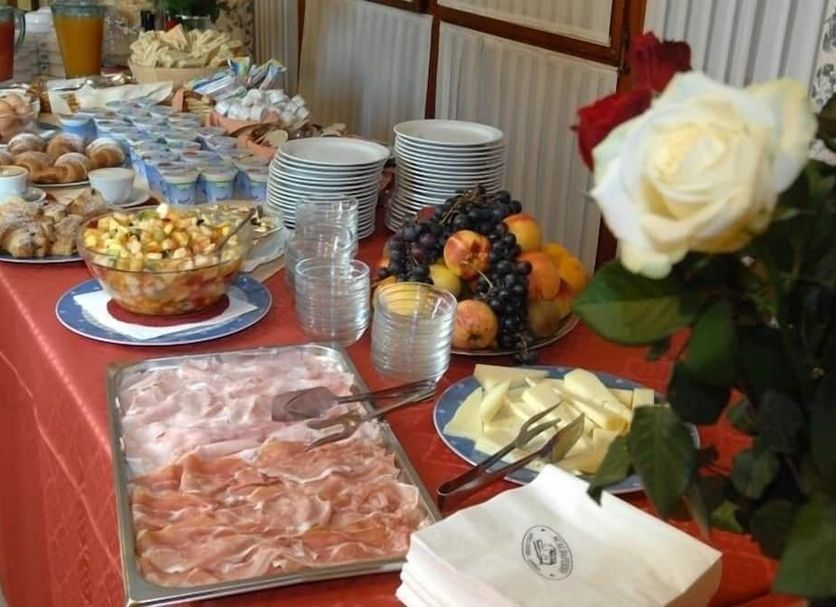 Buffet Photo