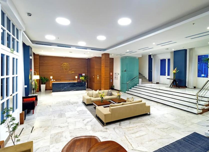 Hotel San Felipe lobby in Panama City with marble floors, sofas, reception desk and wide steps