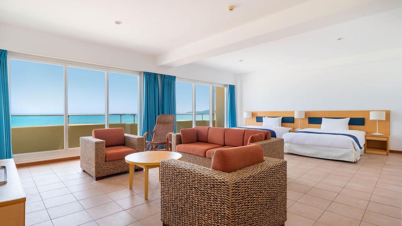 En Resort Kumejima Eef Beach Hotel