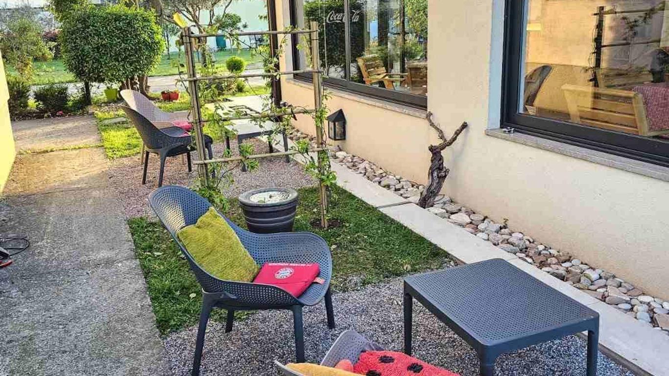 Apartments Aerodrom