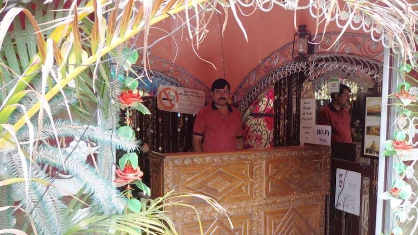 Royal Aashiyana Palace Hotel