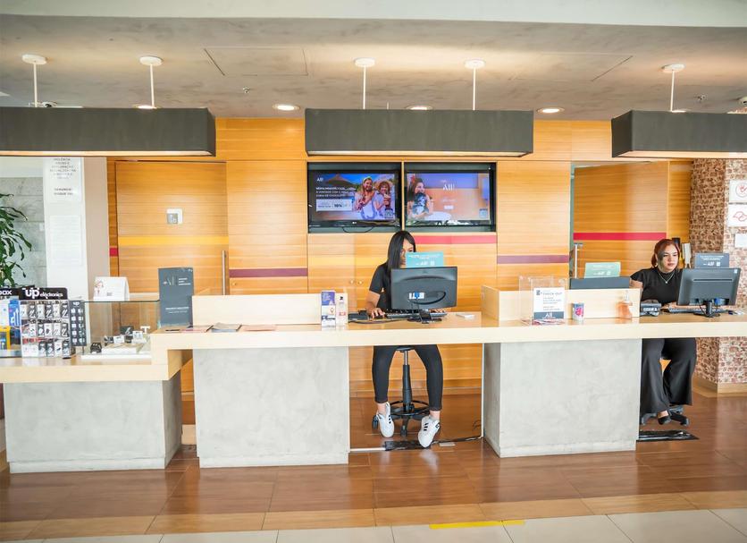 Front desk Photo