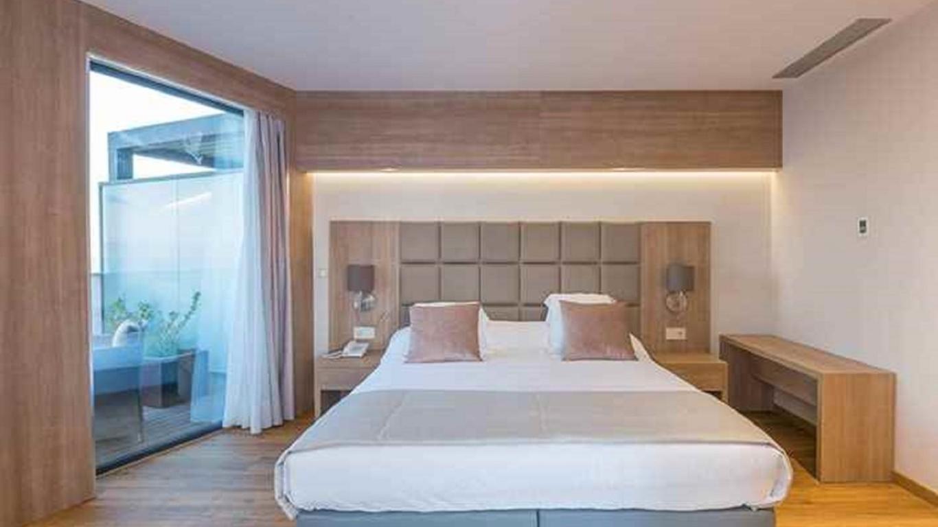 Lamaraz Hotels