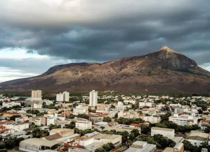 San Diego Suites Governador Valadares with city skyline and mountain views in Governador Valadares