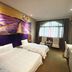 Dream 8 Business Hotel in Taizhou guest room with two twin beds, large window and purple wall mural