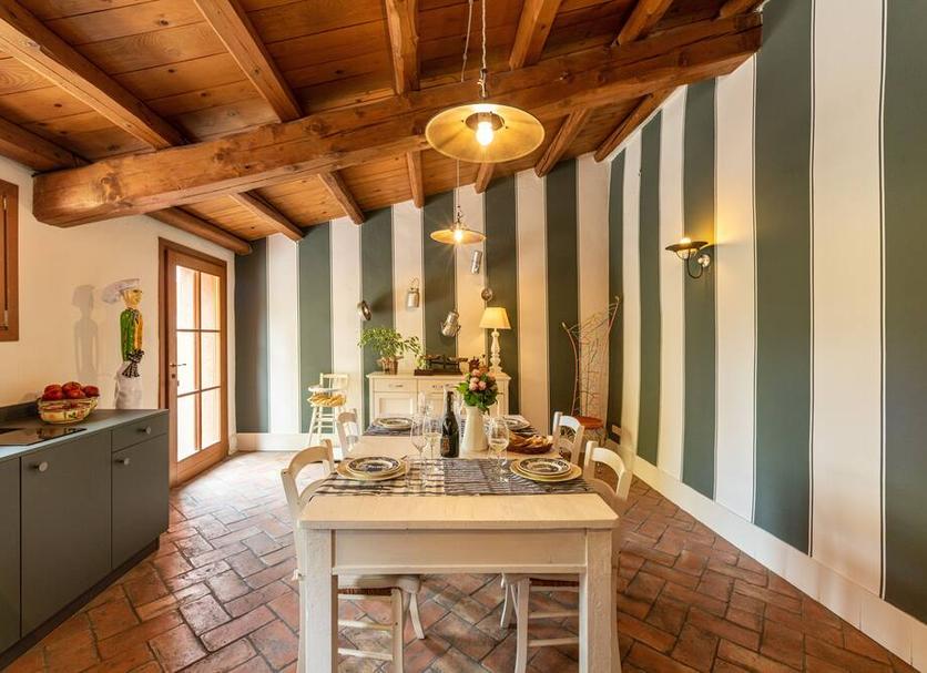Dining room Photo