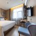 Home Inn Neo Lanzhou City Museum Dongfanghong Plaza Wanxiang City guest room with double bed and desk in Lanzhou