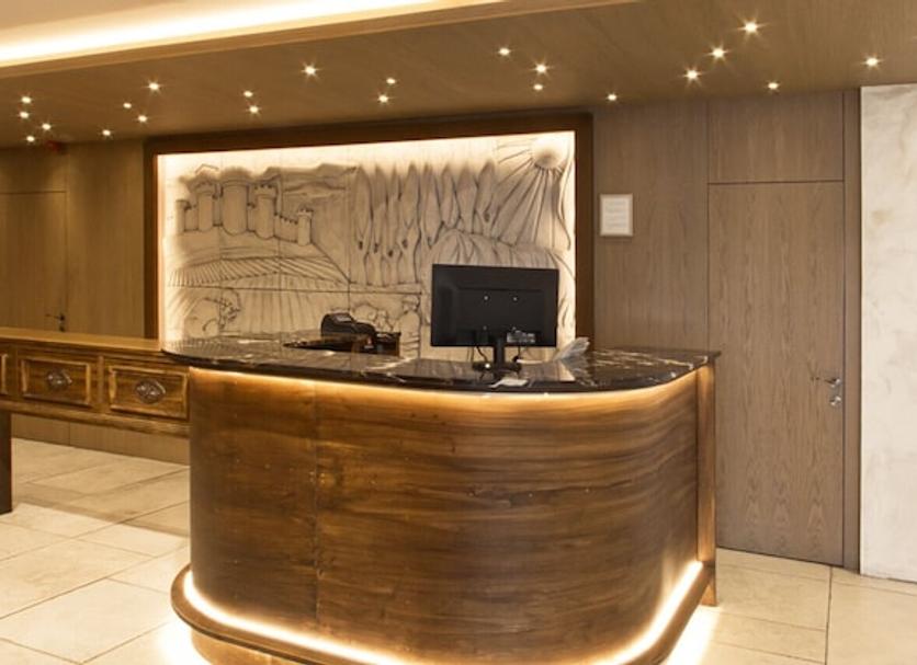 Front desk Photo