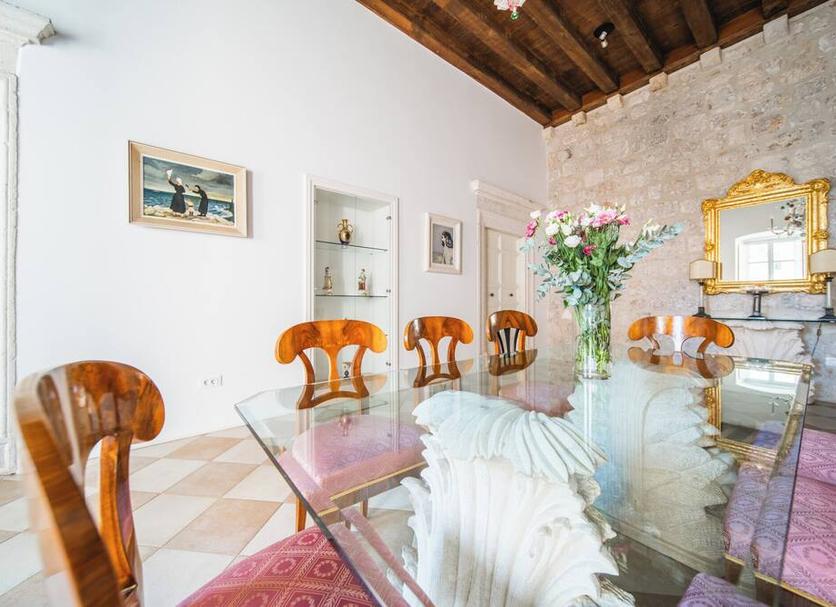Dining room Photo