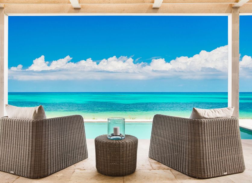 Sailrock South Caicos in Cockburn Harbour: oceanfront terrace with lounge chairs and sea view