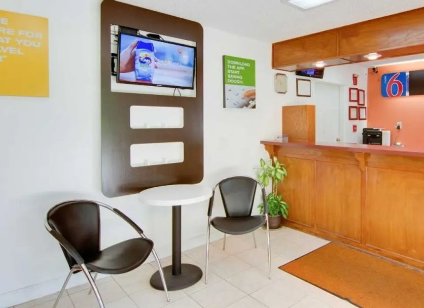 Front desk Photo