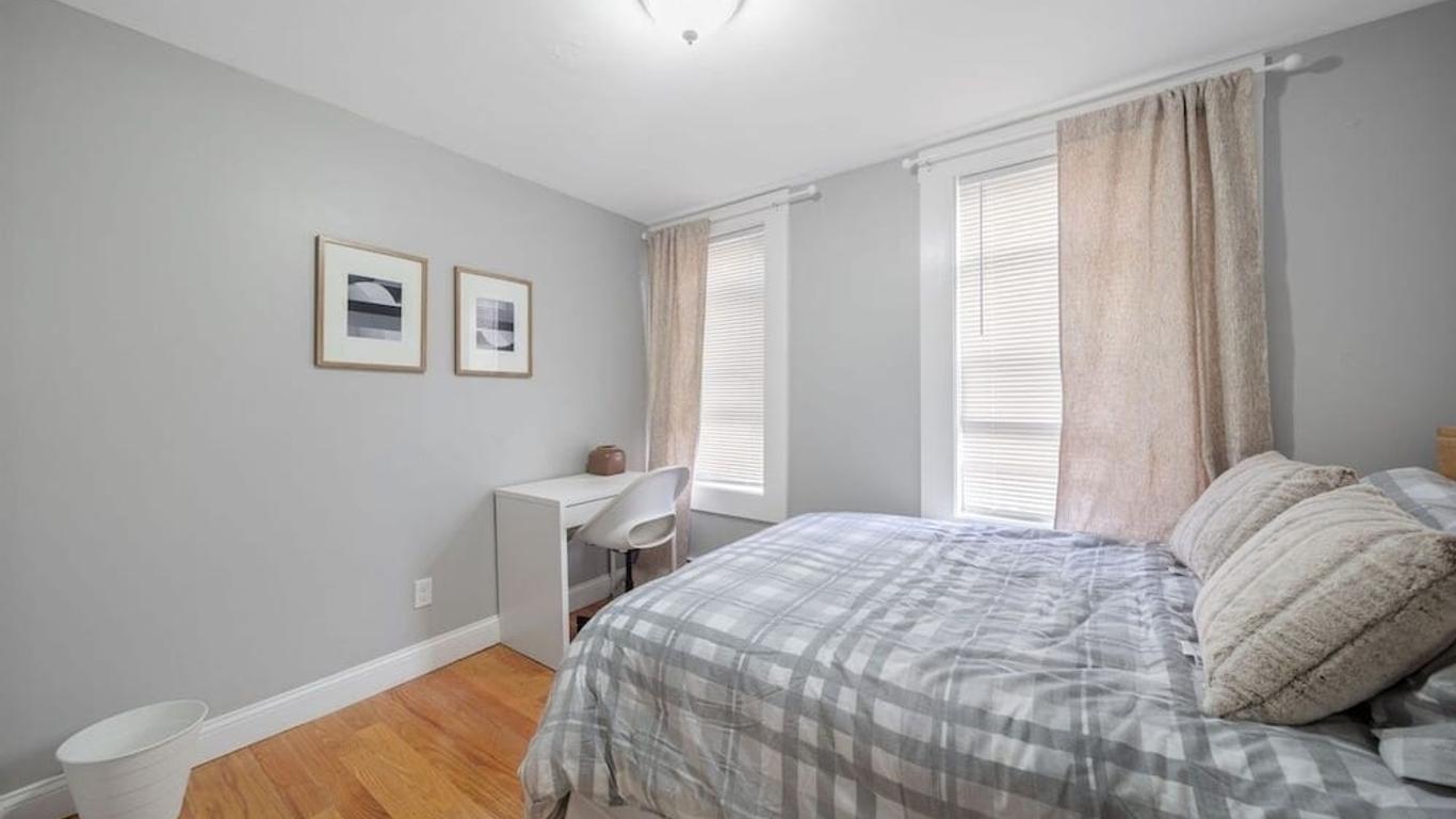 Easy Commute South Boston 4br 1bh Apt