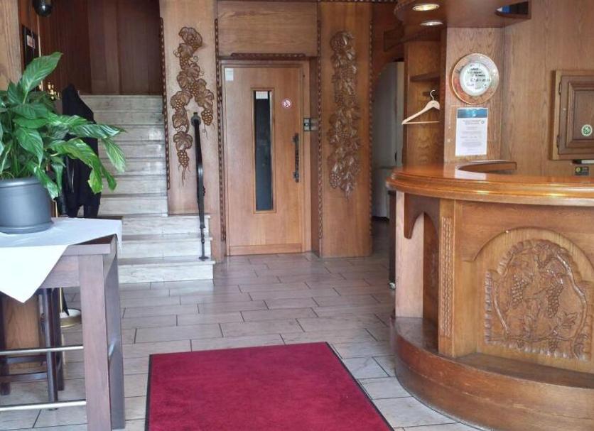 Front desk Photo