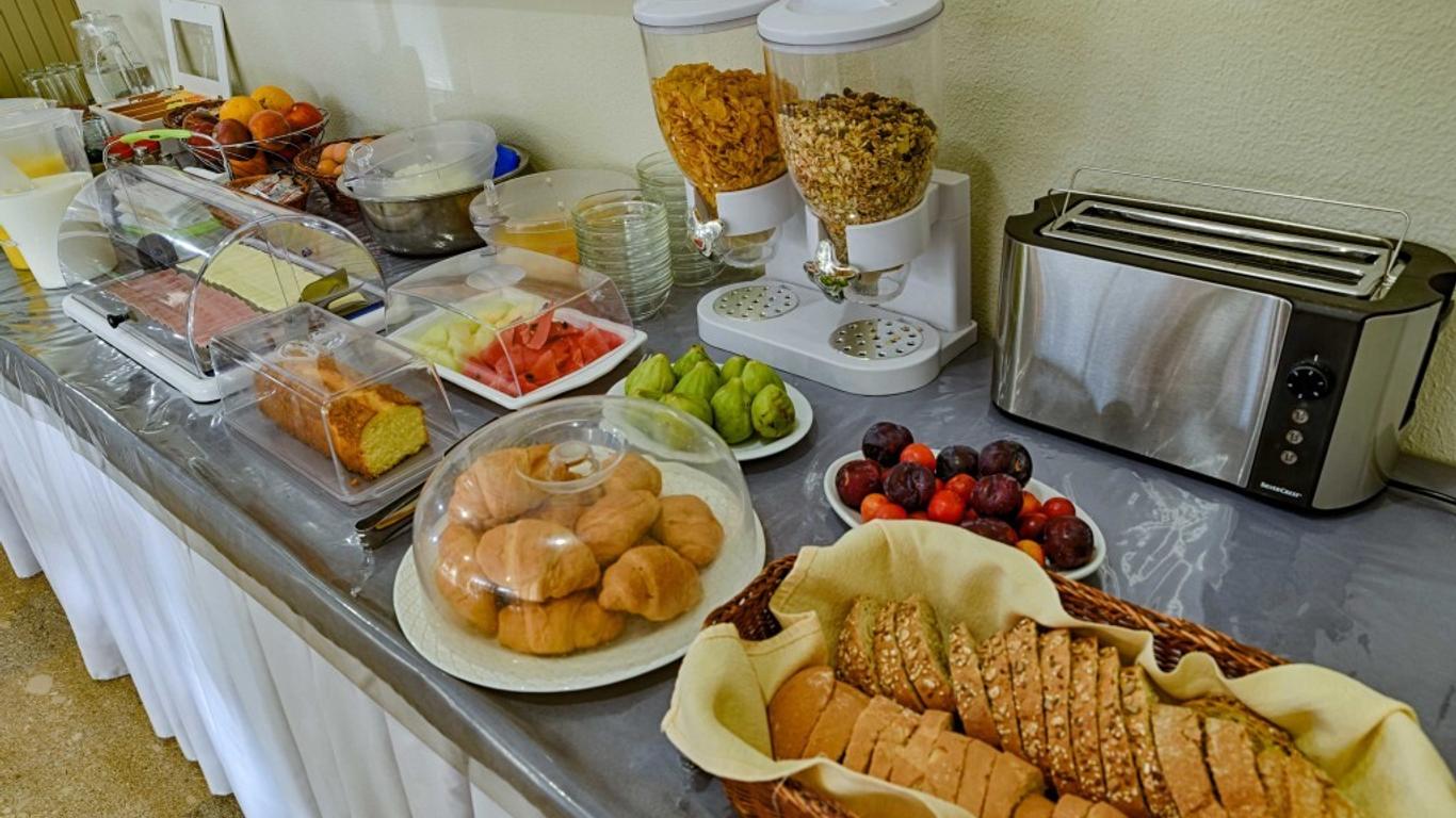 Ionis Hotel