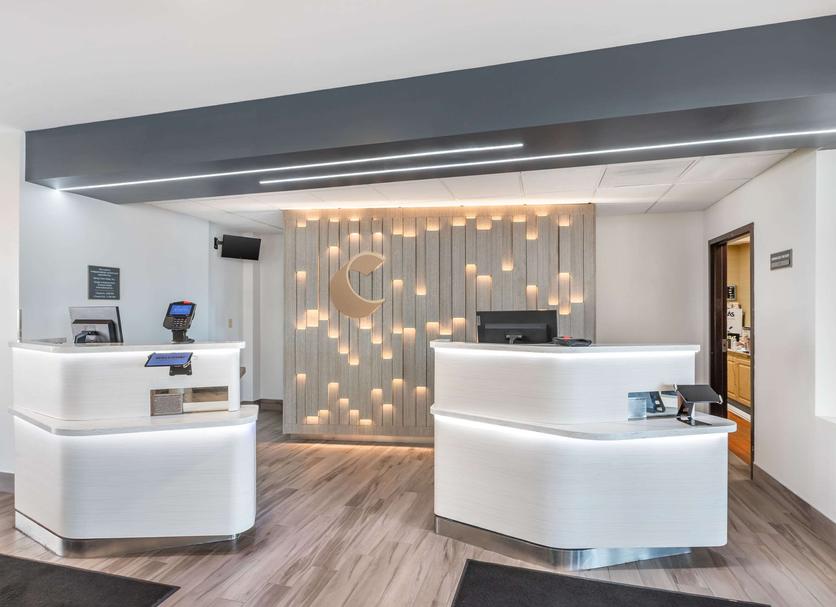 Front desk Photo