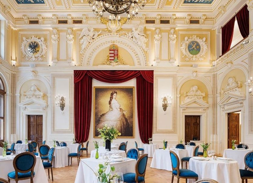 Banquet hall Photo