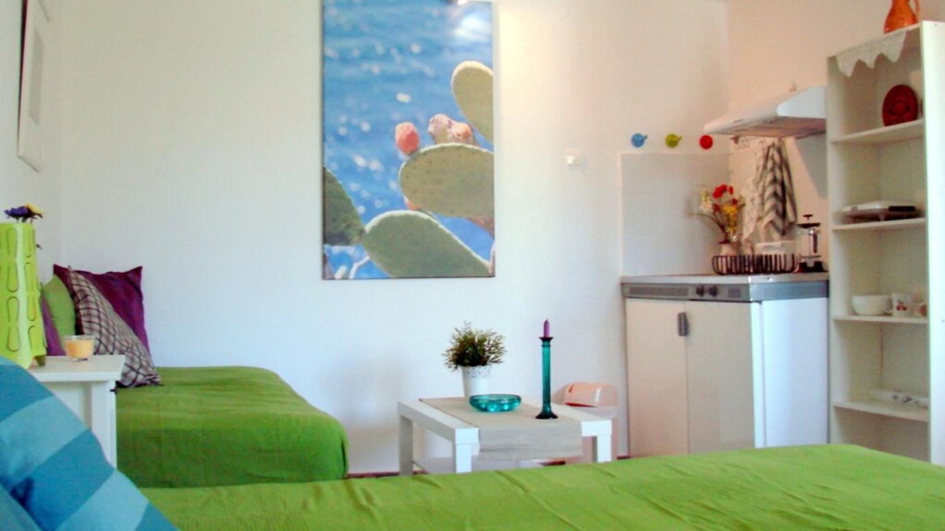 Aegialis Studios & Rooms