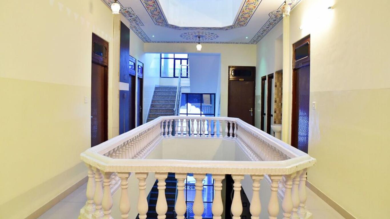 OYO 11389 Hotel Ng Palace