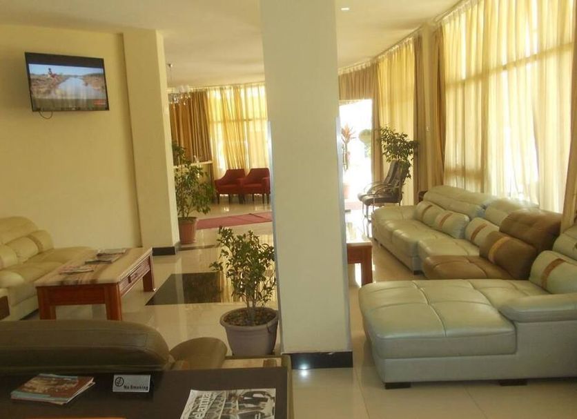 Asinuara Hotel Bahir Dar lobby lounge with sofas, coffee tables and large sunlit windows
