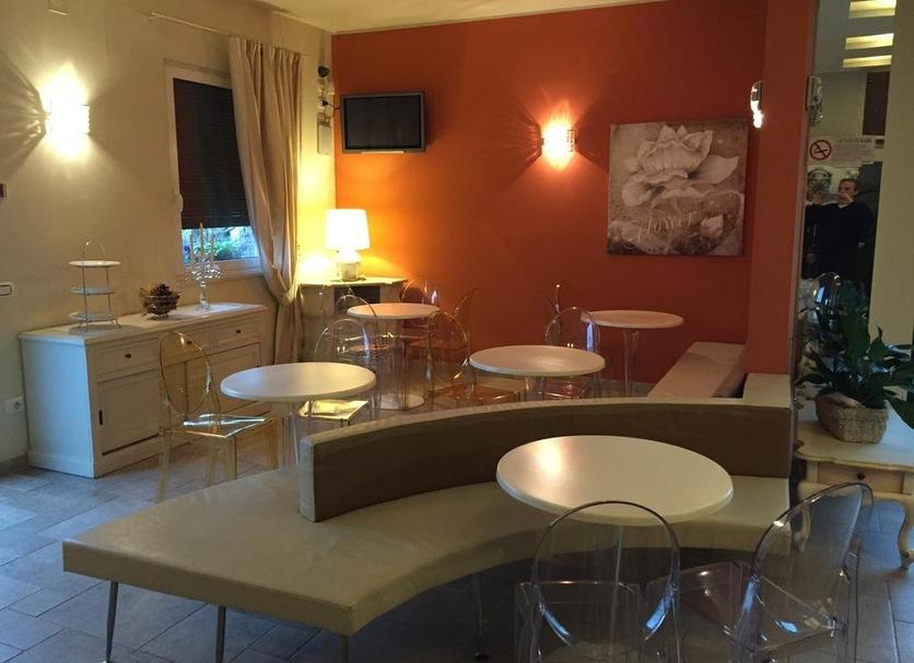 Dining room Photo