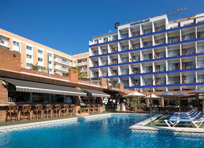 Htop Palm Beach & Spa in Lloret de Mar with outdoor pool, sun loungers, and hotel balconies