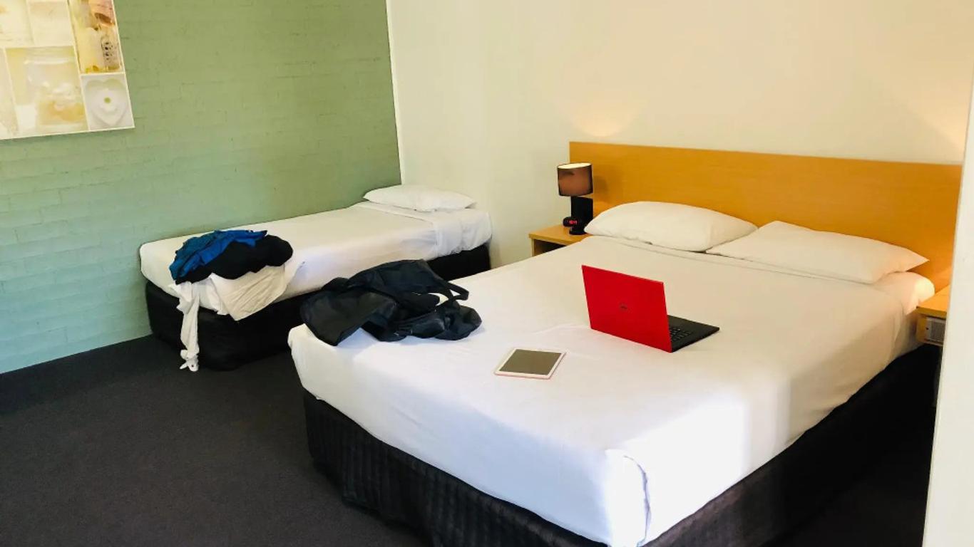 Campbelltown Colonial Motor Inn