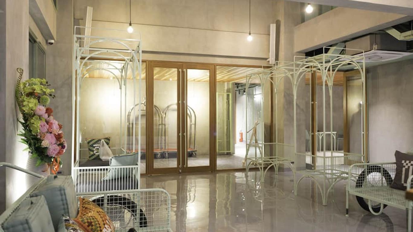 Samsen Street Hotel