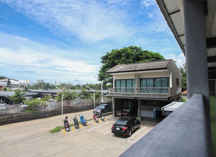 B2 Lanna Boutique & Budget Hotel in Chiang Mai with balcony view of parking area and street
