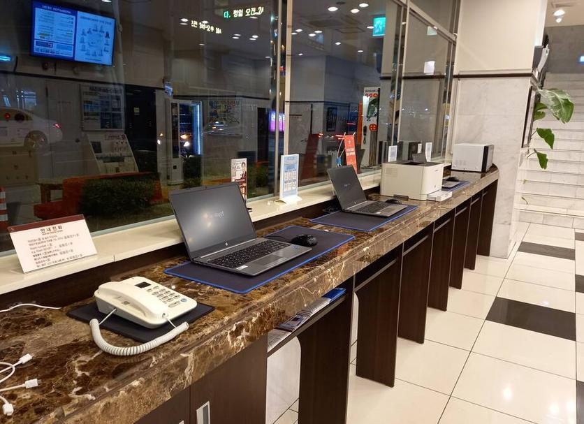 Front desk Photo