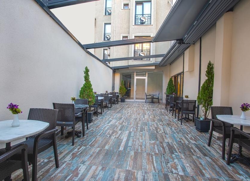 Restaurant Photo