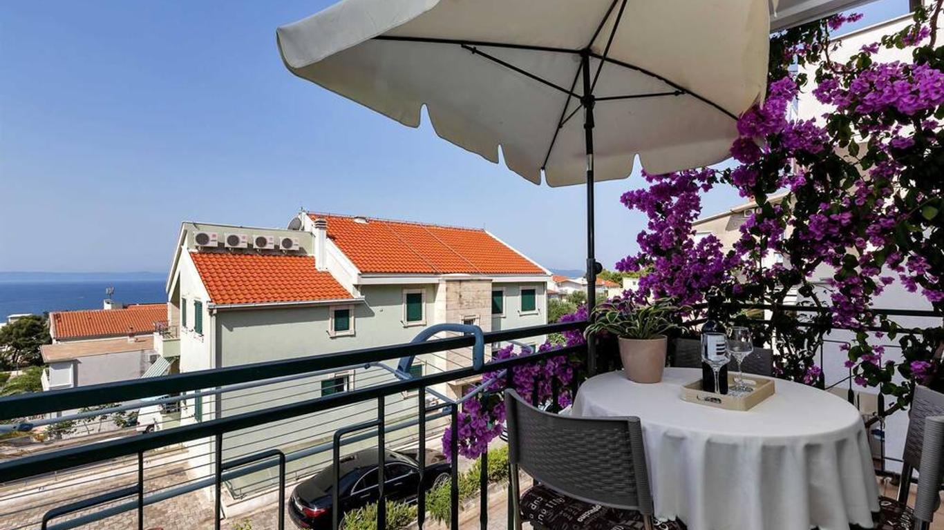 Family apartments Leona Makarska