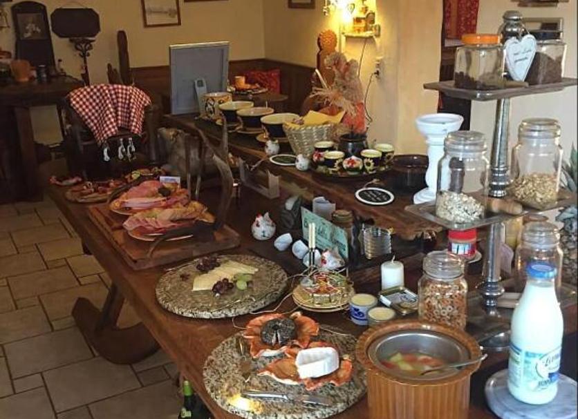 Buffet Photo