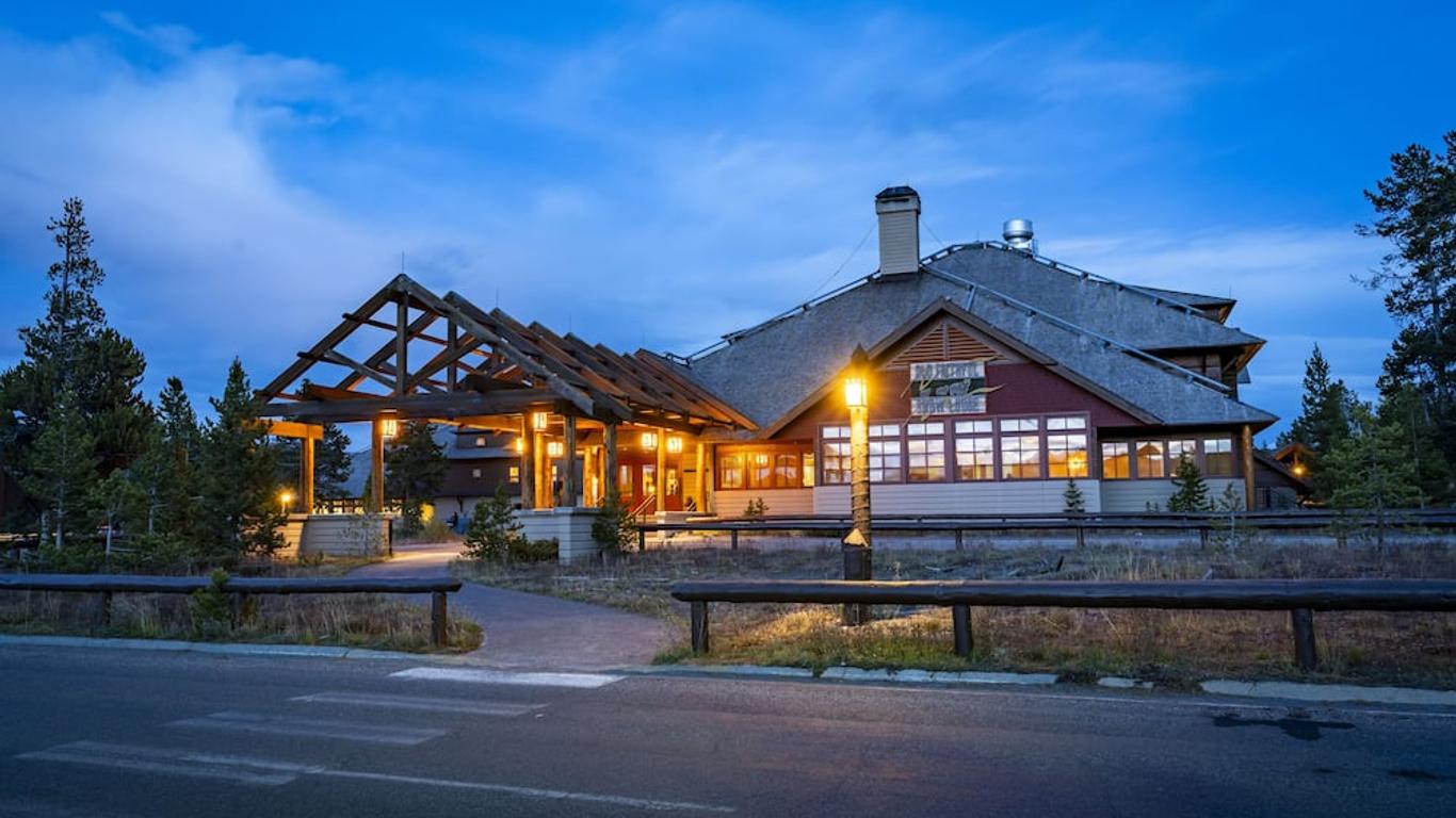 Old Faithful Snow Lodge & Cabins