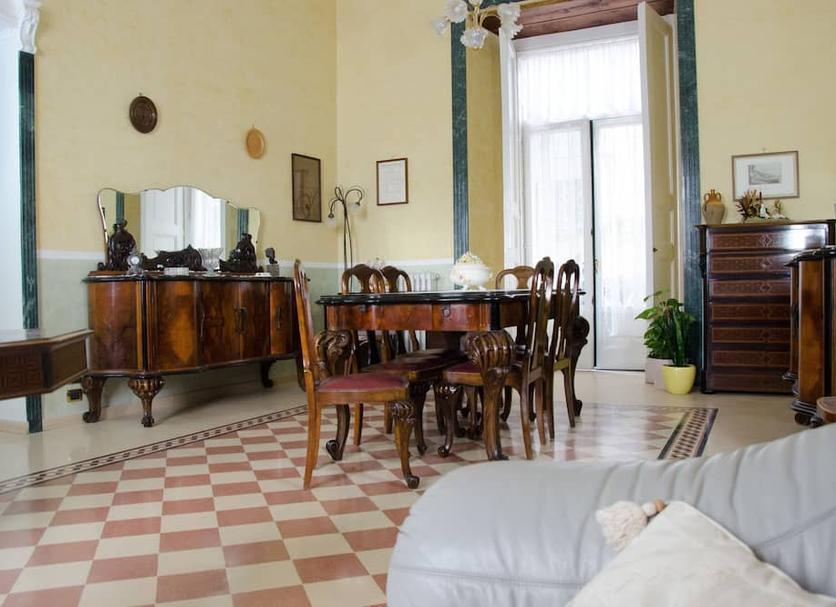 Dining room Photo