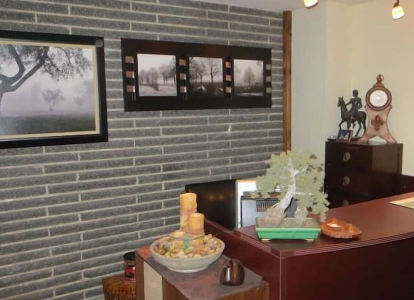 Cool Springs Inn in Michigan City lobby reception desk with framed wall art and decorative accents