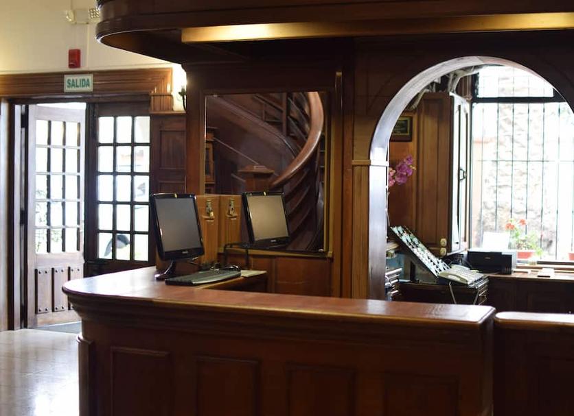 Front desk Photo