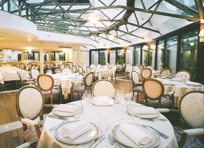 Banquet hall Photo