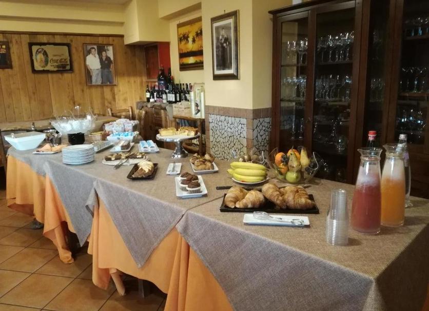 Buffet Photo