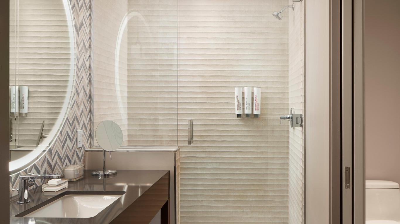 THesis Hotel Miami Coral Gables, Curio Collection by Hilton