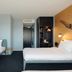 Conscious Hotel The Tire Station Amsterdam twin room with two single beds and black shelving