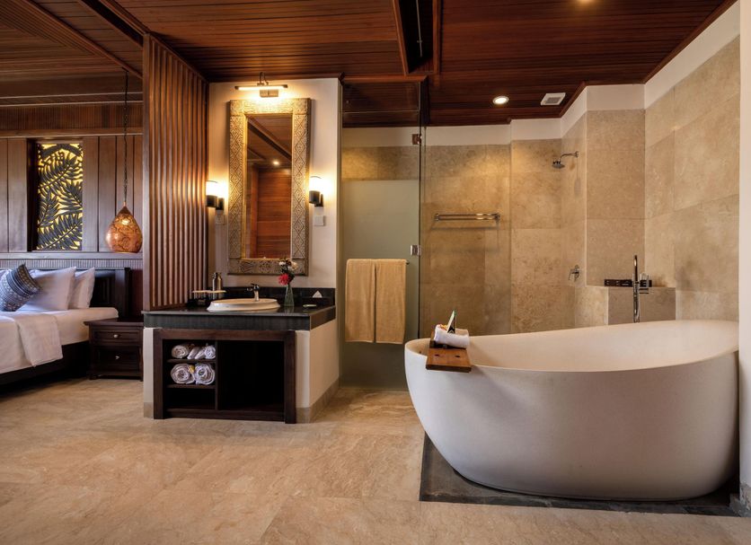 Bali Tropic Resort & Spa, South Kuta: spa bathroom with freestanding tub, double vanity and walk-in shower