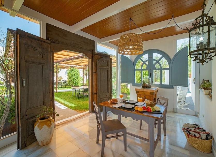 Dining room Photo