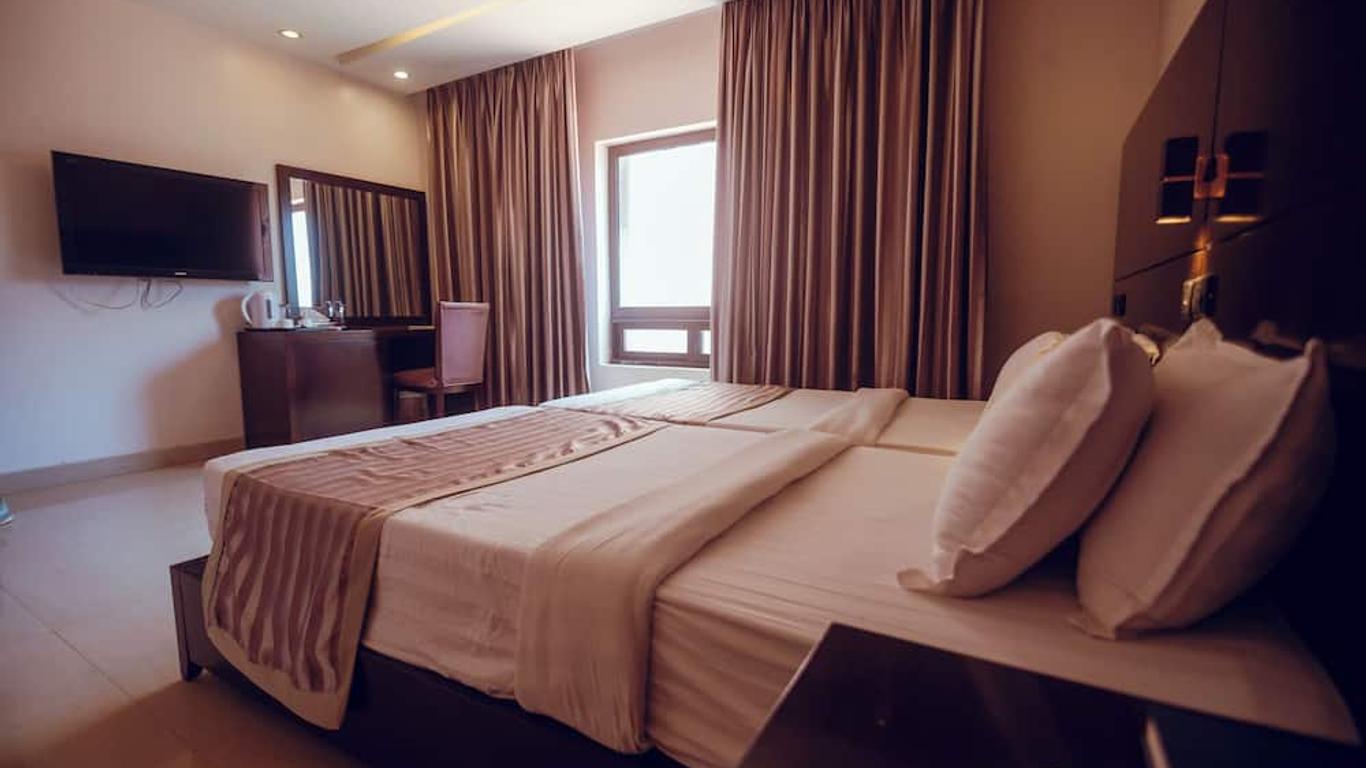 Noble House Hotel