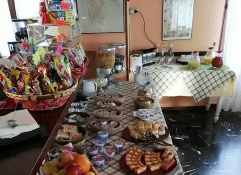 Buffet Photo